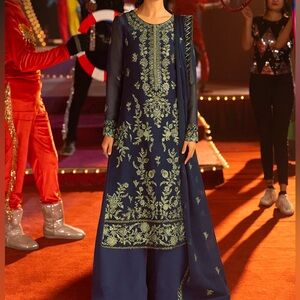 Purple Pakistani Elegant Embroidered 3pc stitched suit by Asim Jofa